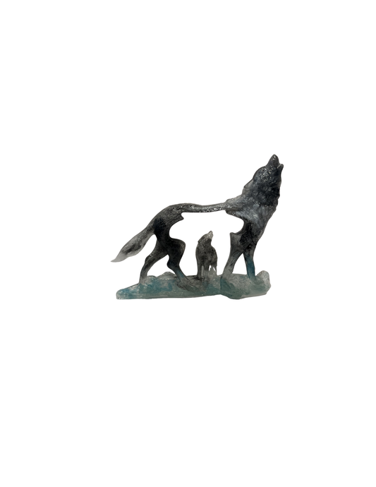 Free standing wolf howling