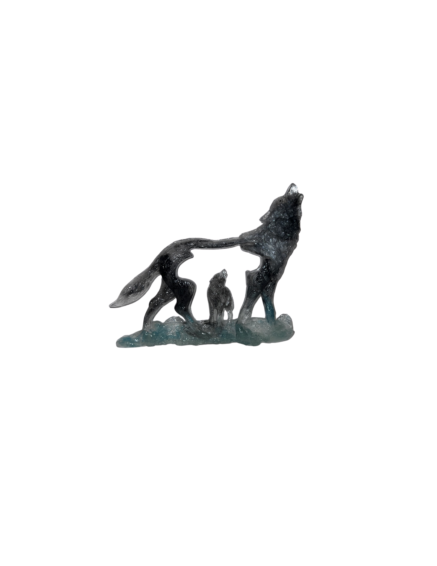 Free standing wolf howling