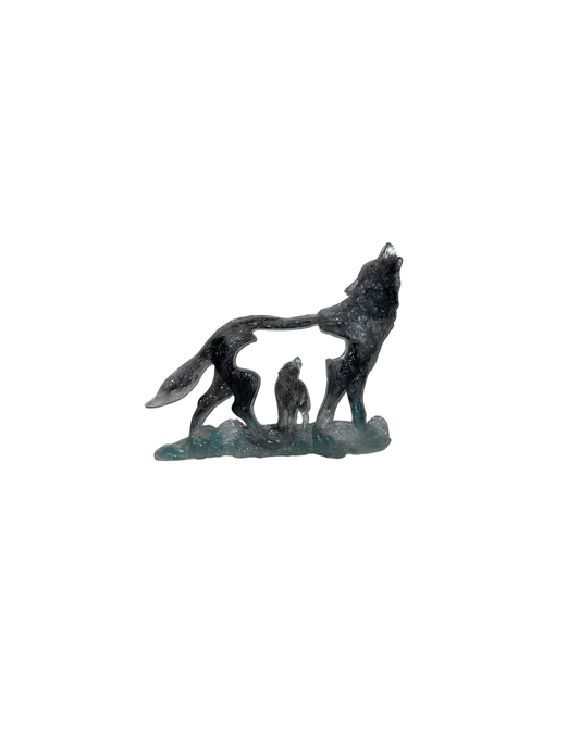 Free standing wolf howling